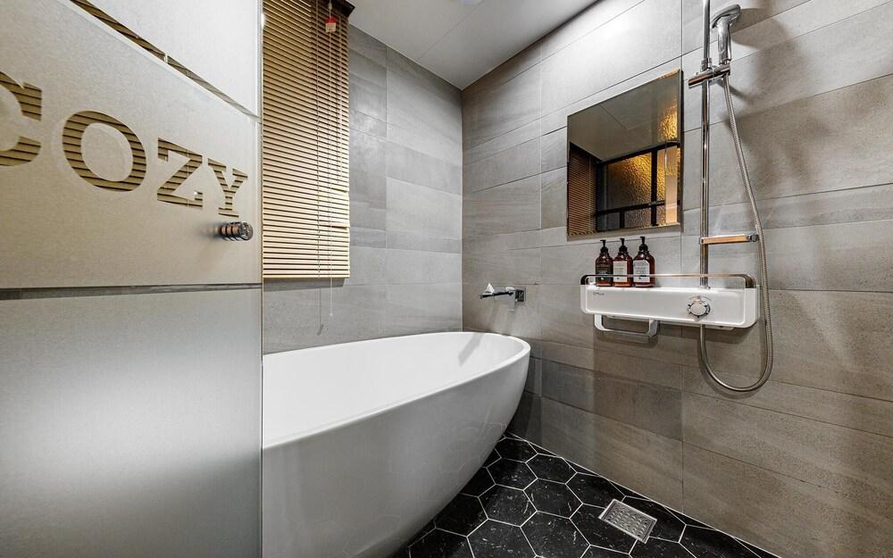 Changwon Palyongdong Hotel Cozy