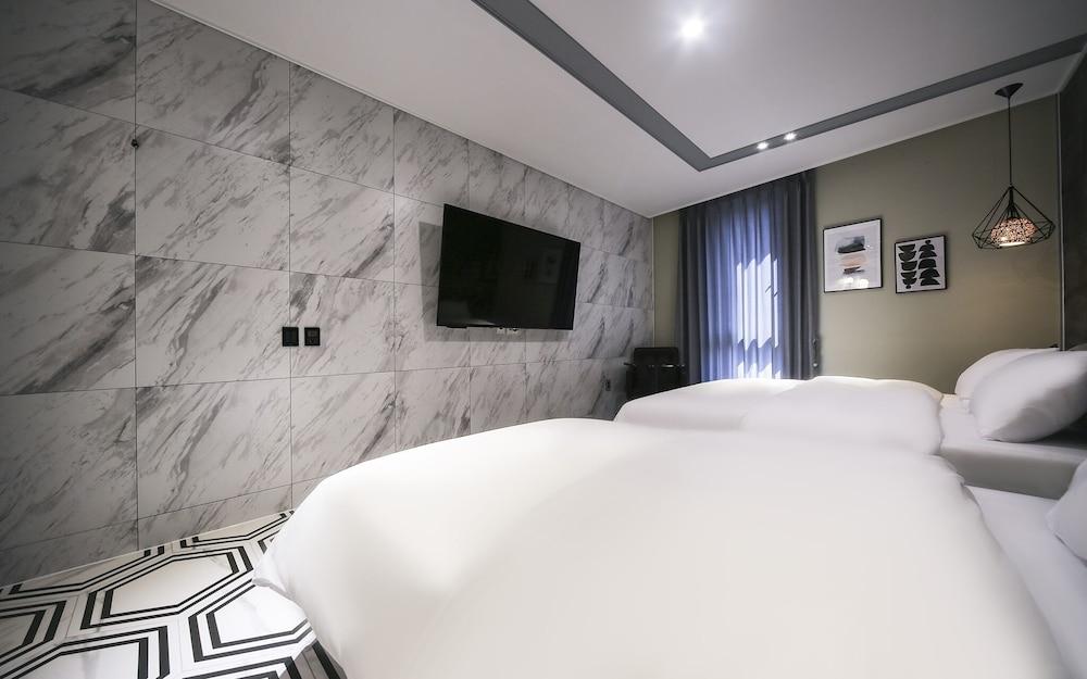 Changwon Jinhae Hotel Rian