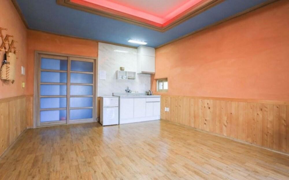 Hwaseong Badahyanggi Pension