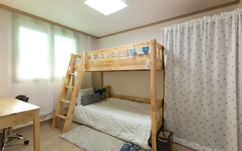 Seoul Rooftop Moonlight Guest House