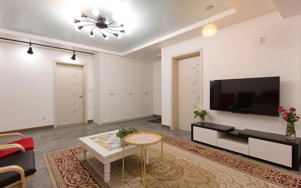 Seoul Rooftop Moonlight Guest House