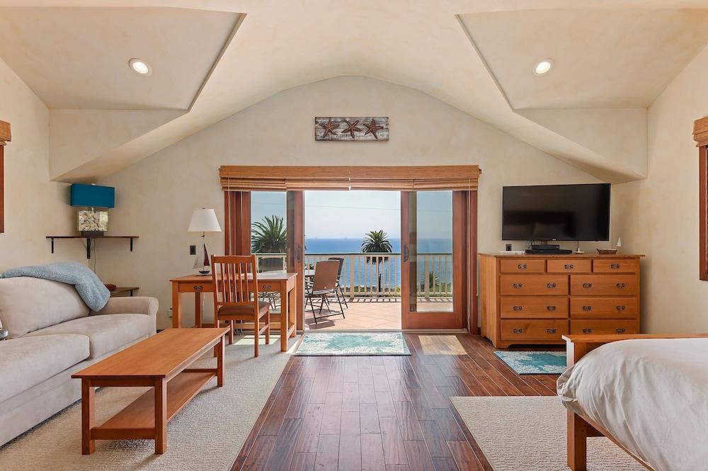Blue Ocean View Retreat - Minutes to Beach