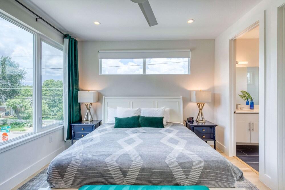 Contemporary Home Centrally Located Near Soco & DT