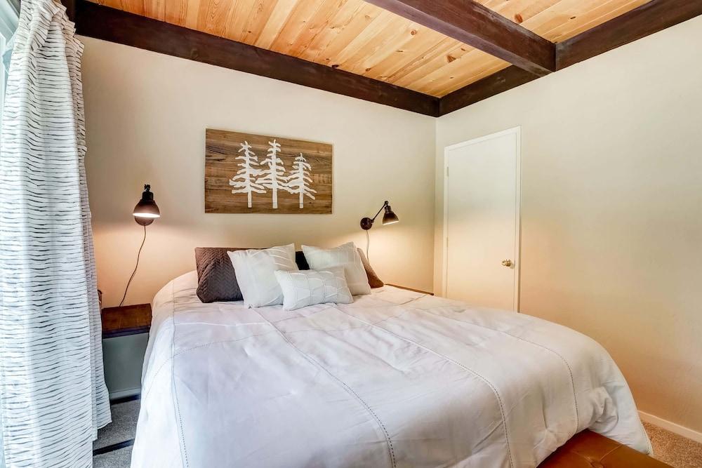 Stout House Cabin - Your Kids Favorite Backyard!