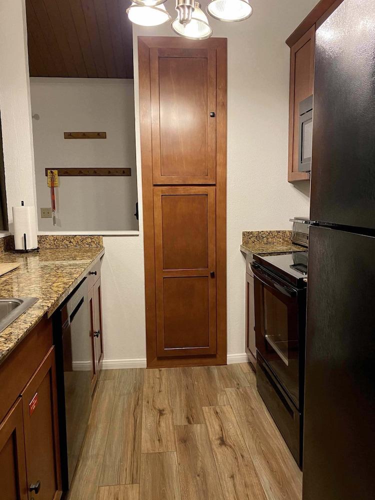 Sierra Manors #098 - Nearby Hike/bike Trails