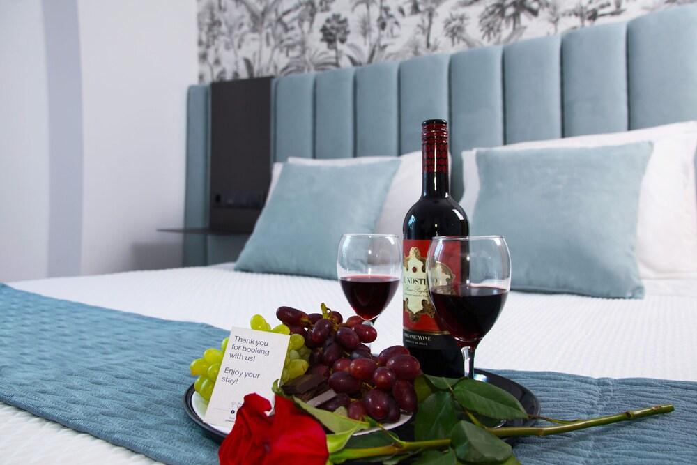 Phaedrus Living Modern Kriel Suites 301