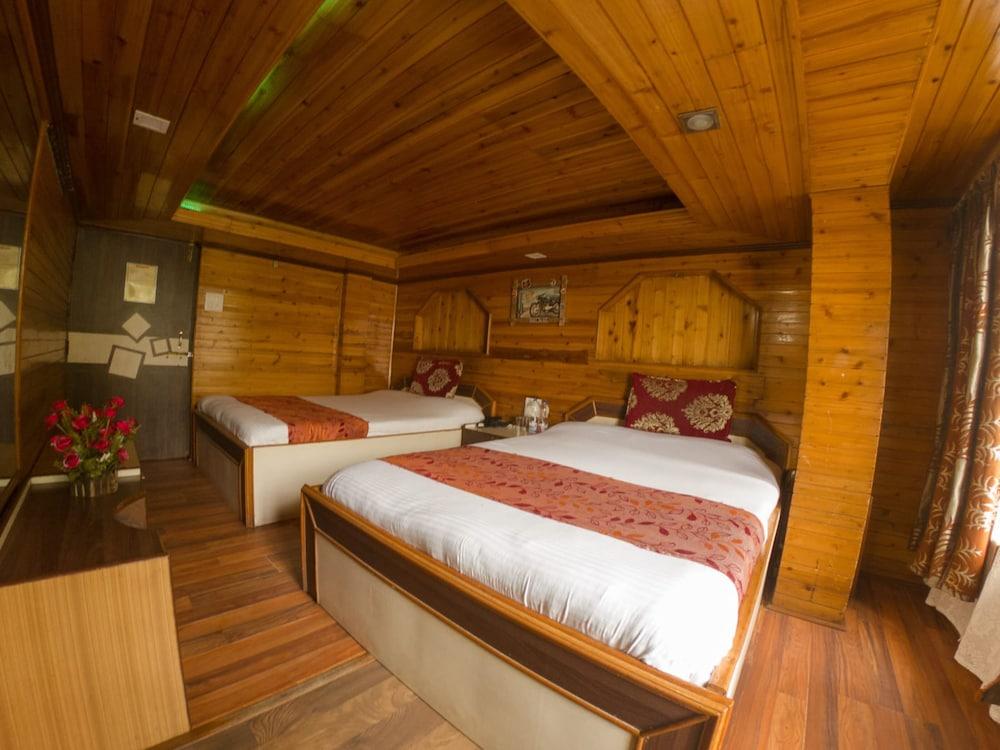 Goroomgo Broadway Mall Road Darjeeling