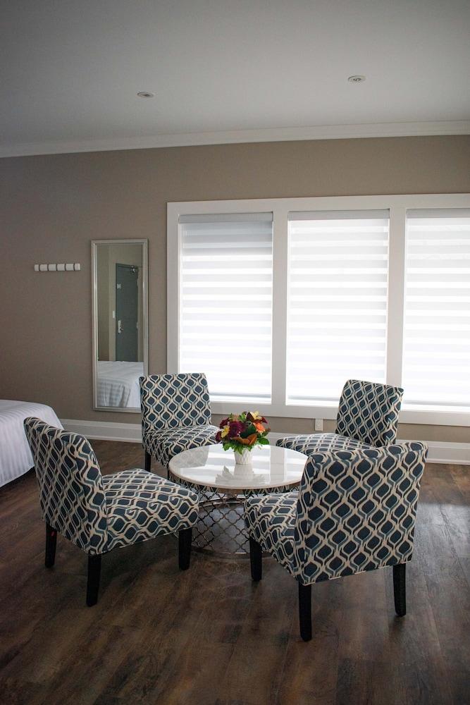 Colonial Hotel & Suites