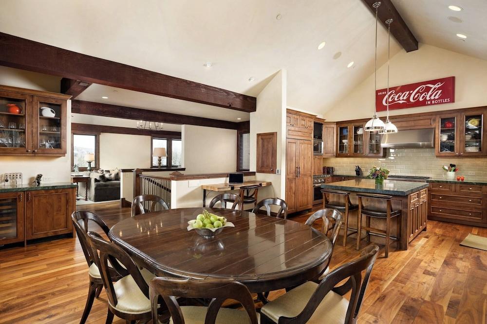 Fox Crossing Luxury Home