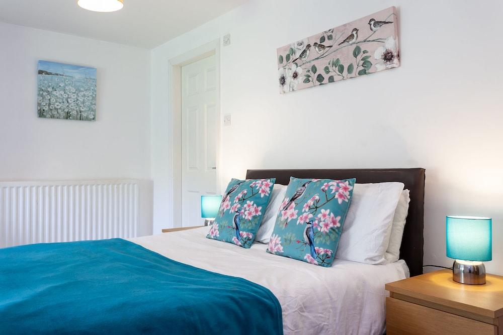 5 Bed House near Manchester