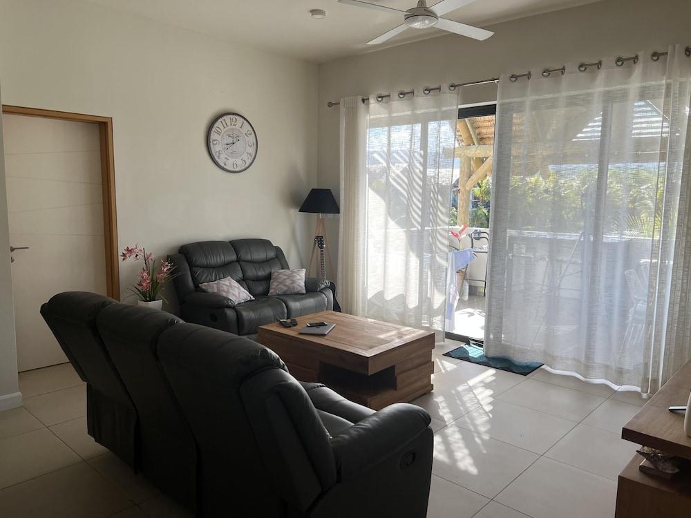 Immaculate Two Beds Luxury Marina Apartment