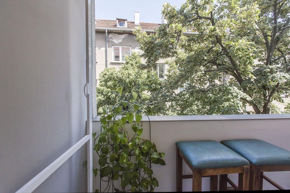 Colorful 2bdr Apartment in the City Center