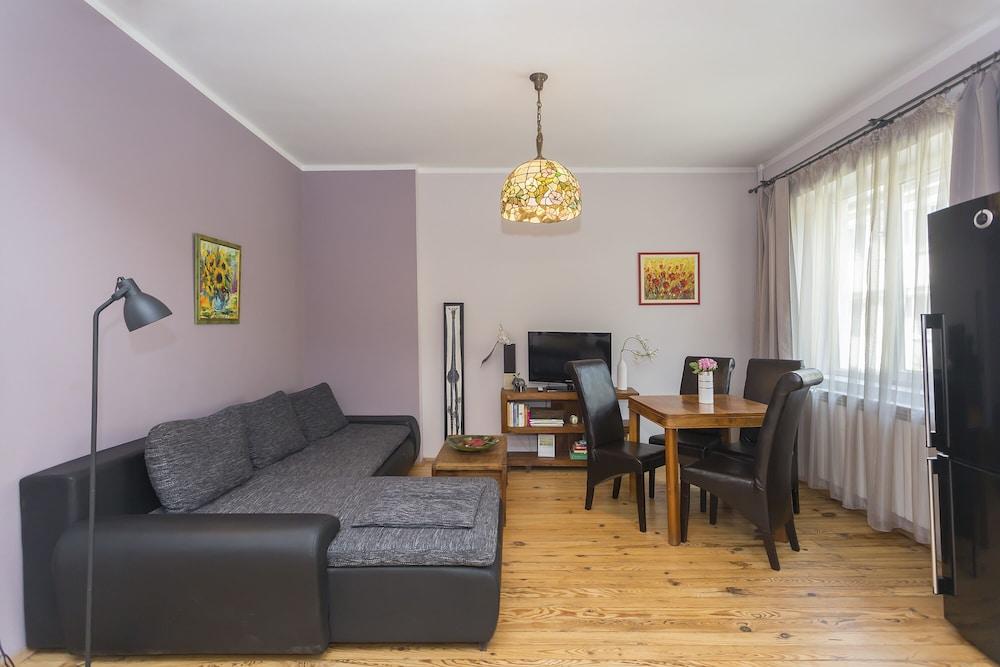 Colorful 2bdr Apartment in the City Center