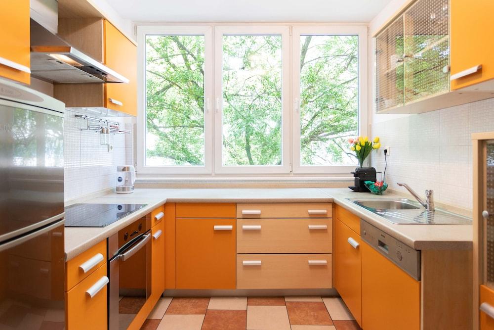 Bright 2bdr Apartment With a Balcony