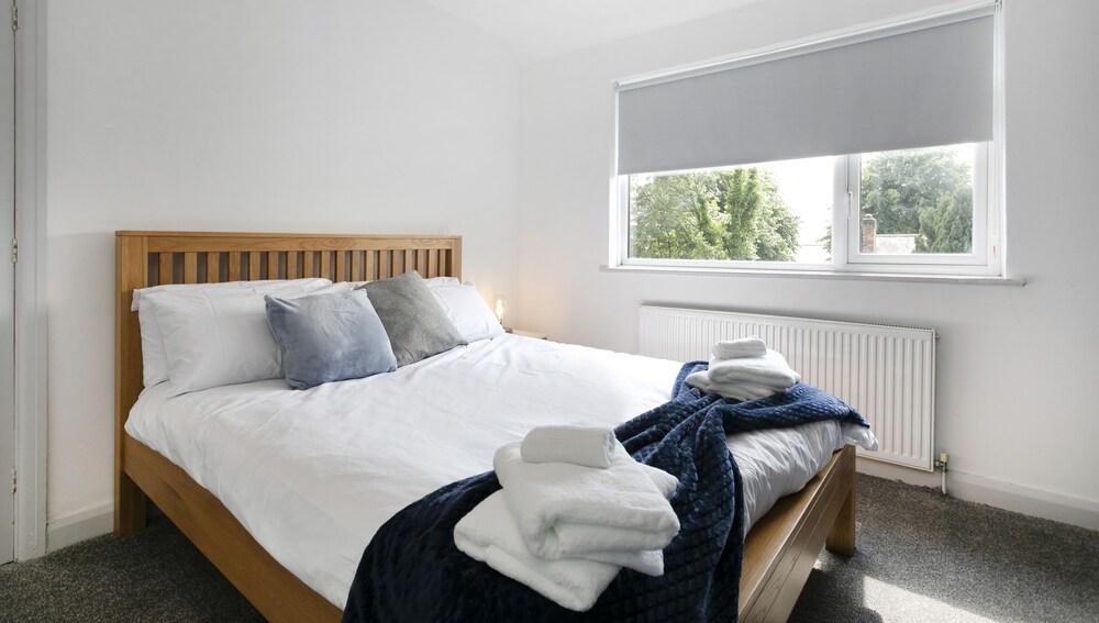 ✰OnPoint- MASSIVE House, PERFECT Location-Parking✰