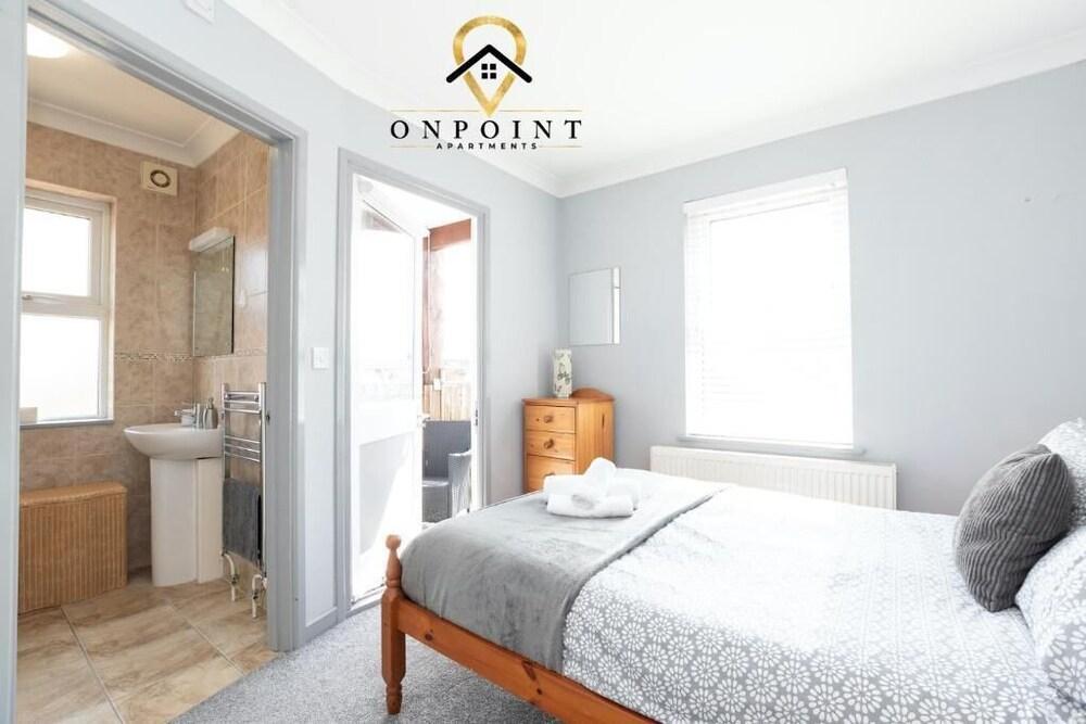 FANTASTIC Duplex 2 Bed Apt-PARKING