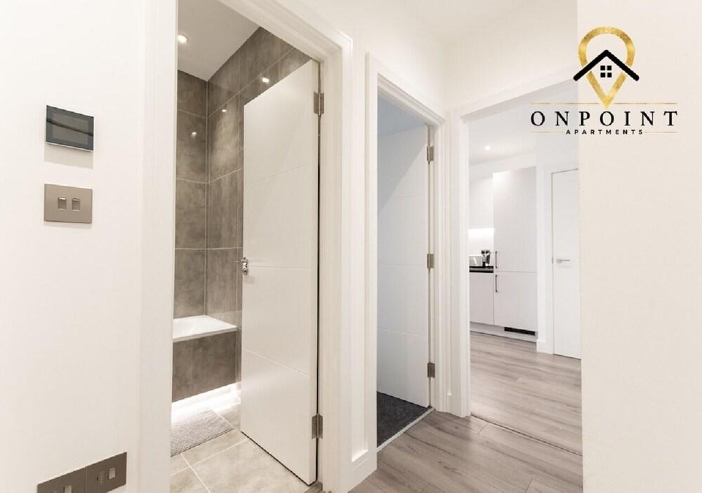 Fantastic 1 Bedroom Apt with PARKING