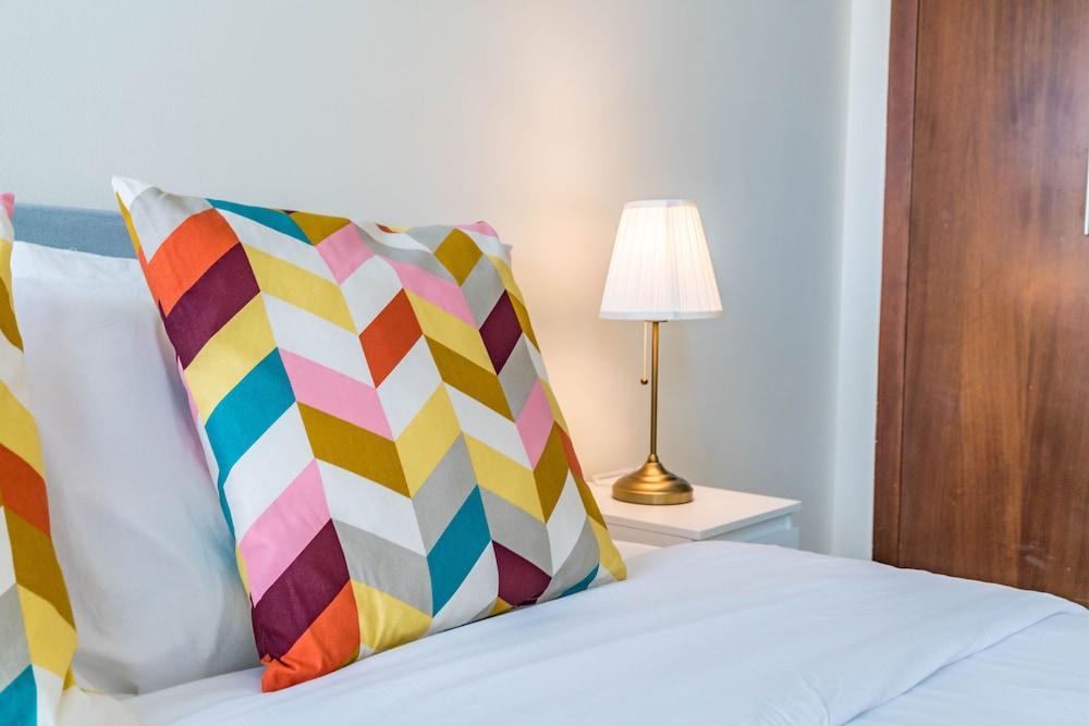 Lux BnB Stand Point Tower - BLVD Views