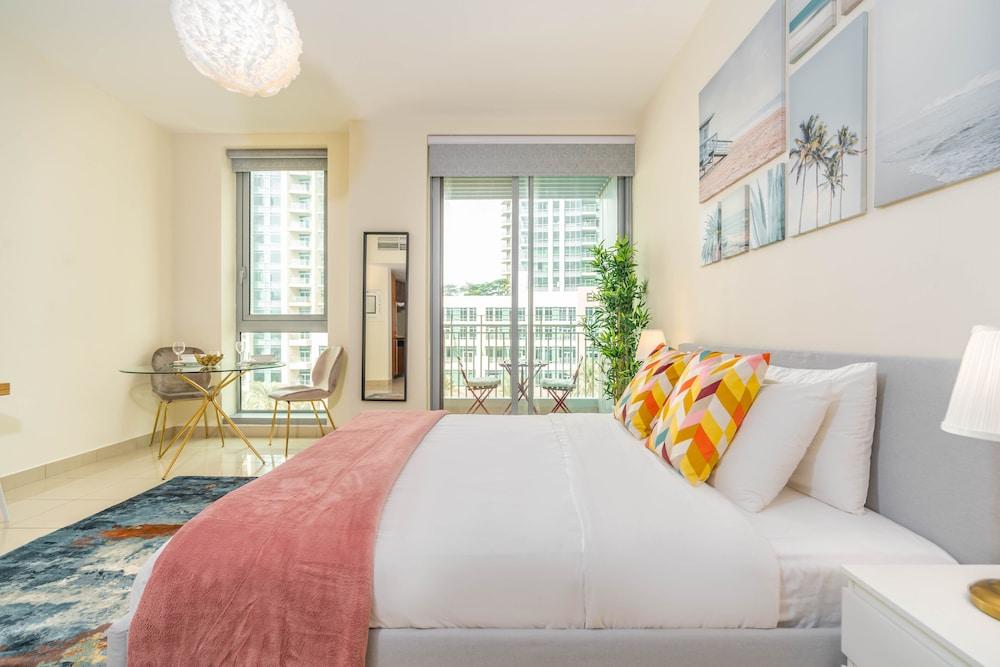 Lux BnB Stand Point Tower - BLVD Views