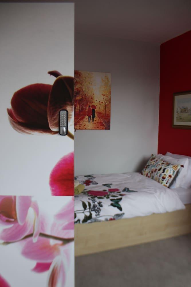 ADVO Lovely 2 rooms accommodation Leeds