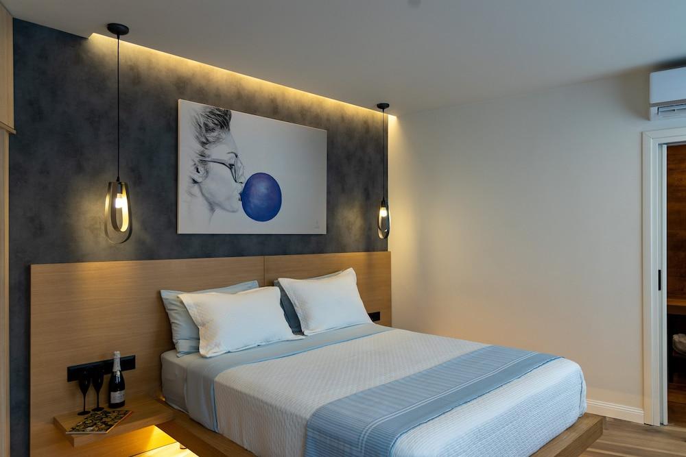 Triple A - Kolokotroni 62