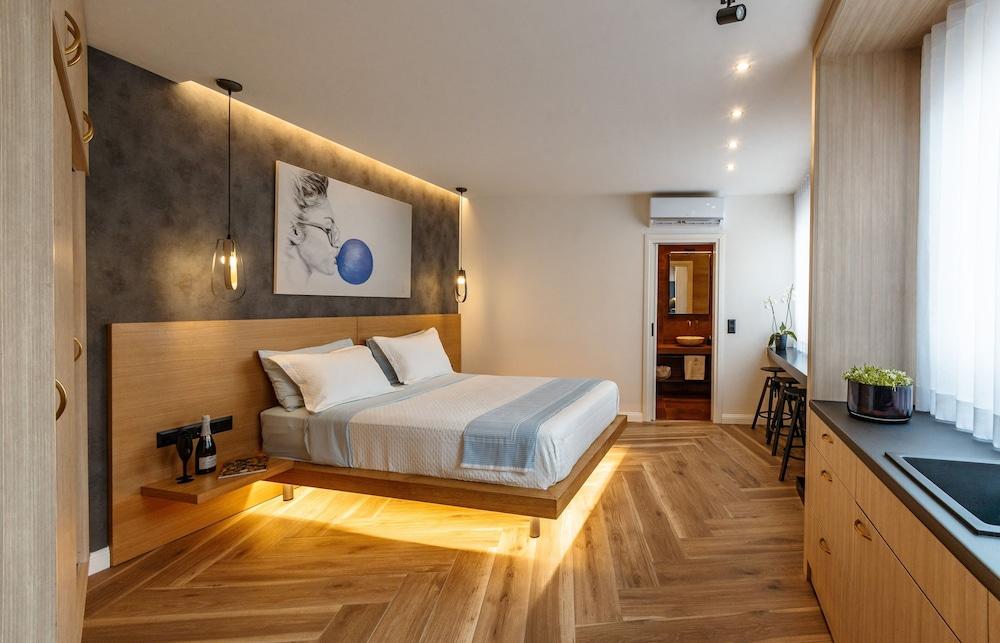 Triple A - Kolokotroni 62