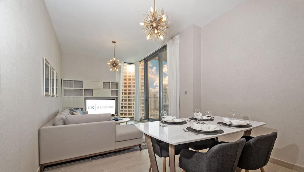 LUX - Contemporary Suite with Full Marina View 5