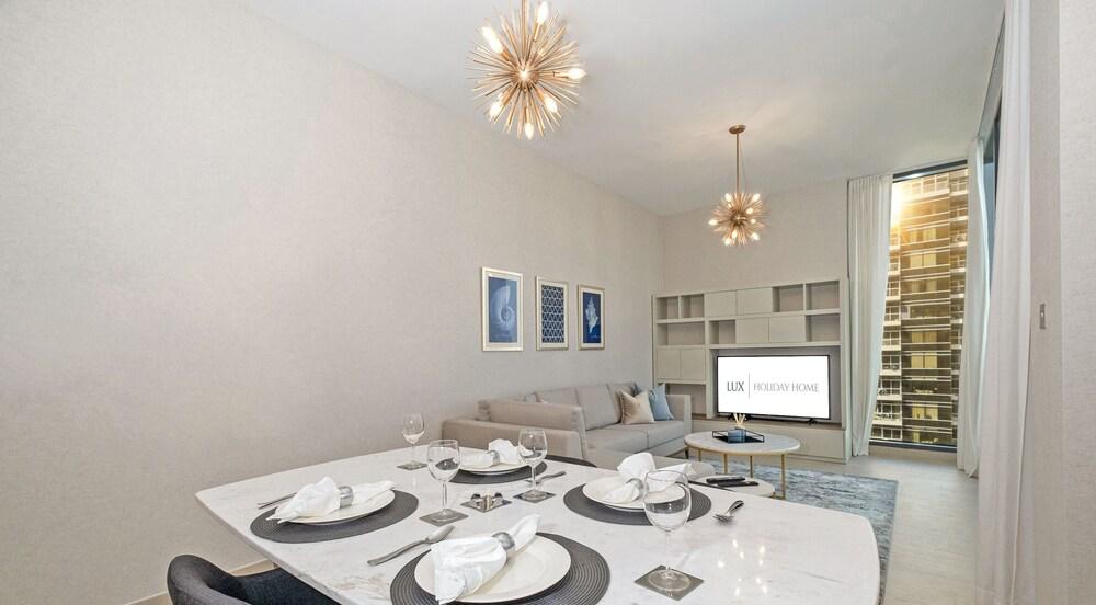 LUX - Contemporary Suite with Full Marina View 5