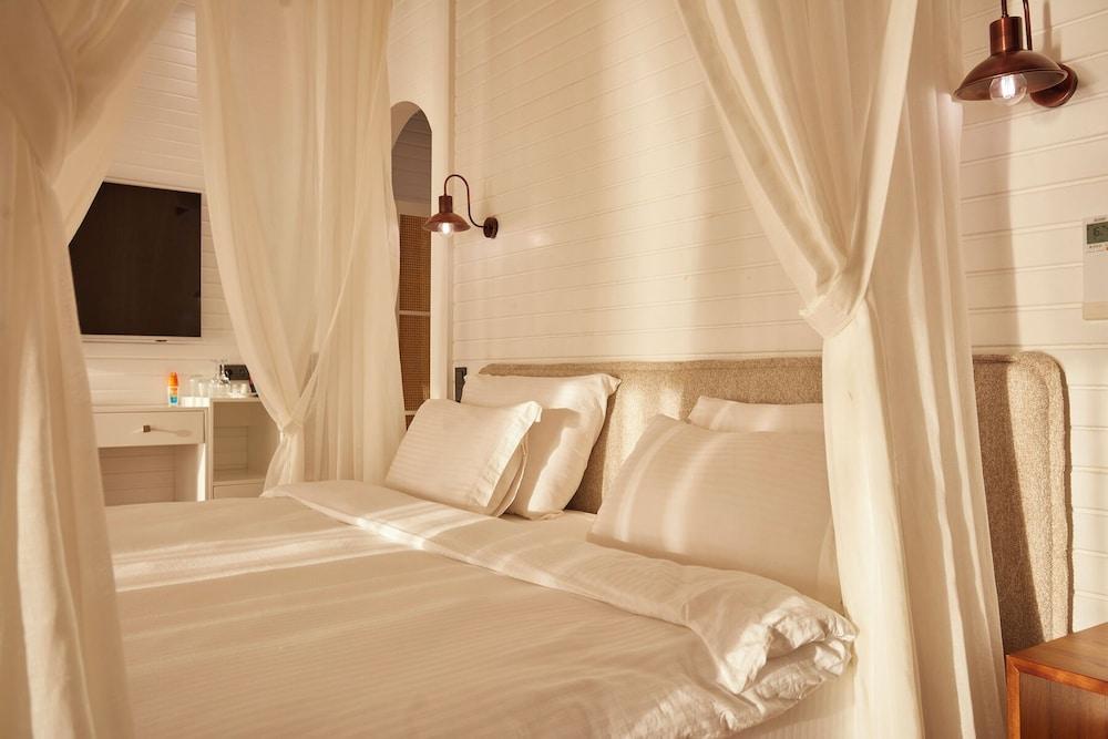 Lov Faralya (+16 Adults Only)