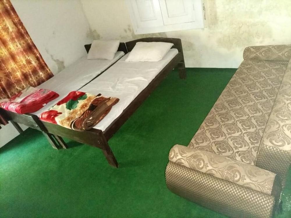 Royal Cottage Hotel & Restaurant