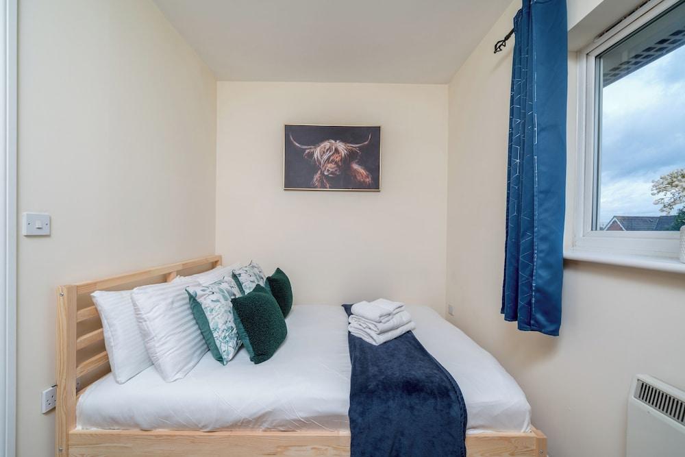 Cozy 2 bed Room Flat, Walking Distance From Excel