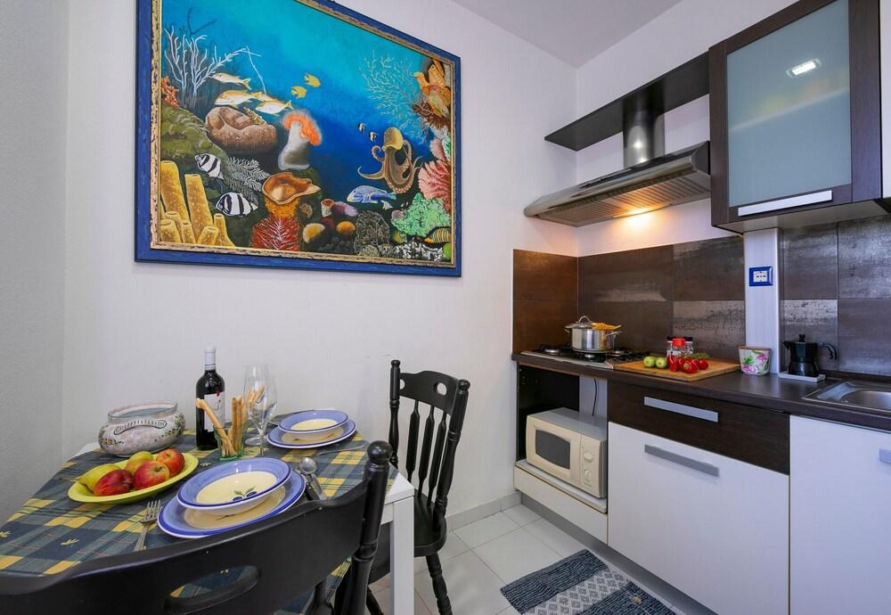 Green House Between Etna and the sea