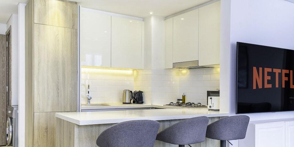 LUX Contemporary Suite Marina View 6