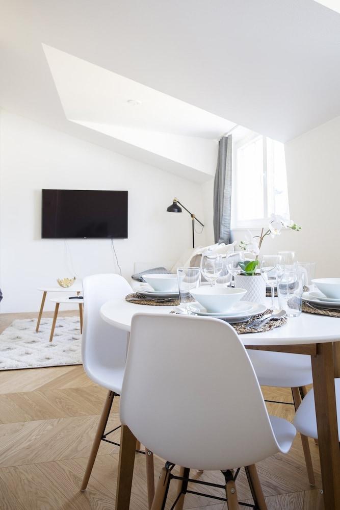 Charming Modern Penthouse in Ullanlinna