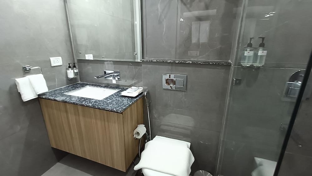 ROSASTAYS Gurugram Sec 31