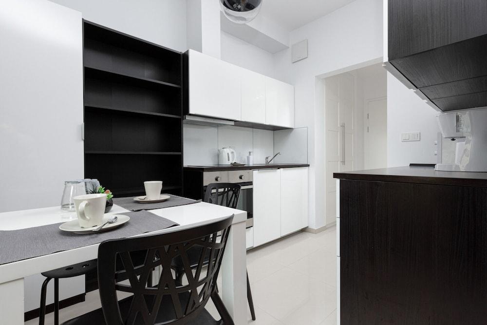 Studio Kolejowa Warsaw by Renters