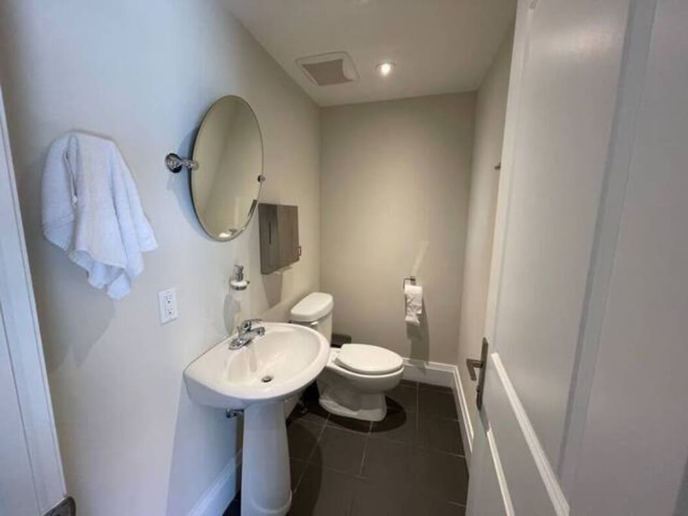 Cozy Downtown Condo Suite