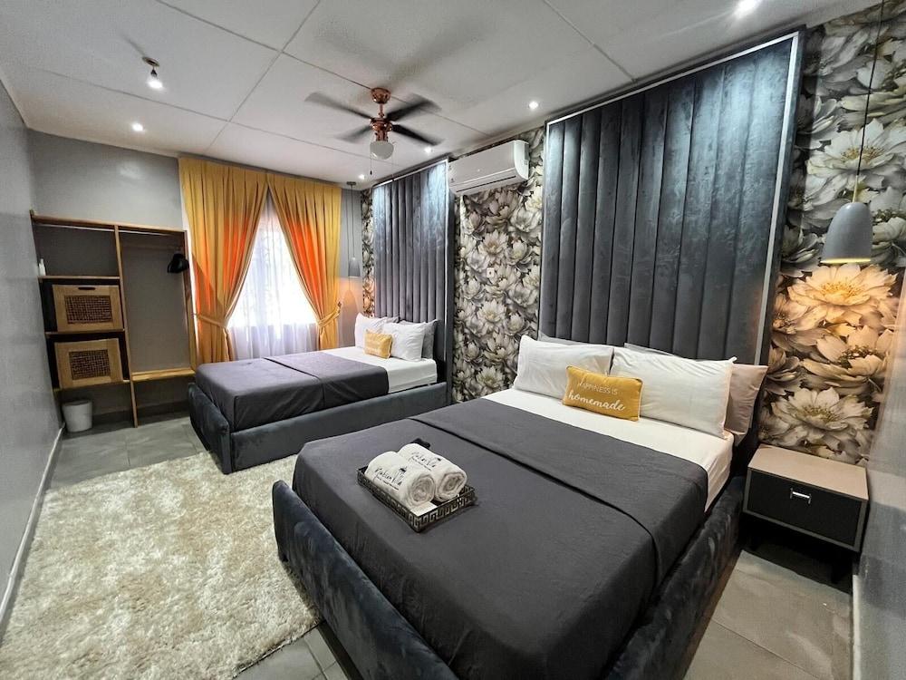 Luxurious Villa With Private Pool, Hot Tub and Bar