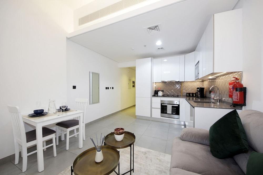 Executive Studio Seven