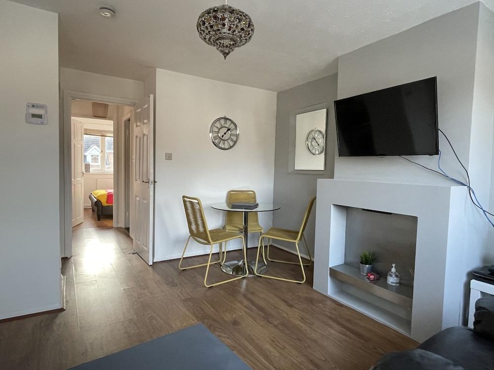 Tividale Mews B69 2 Bed Flat With Garden Parking