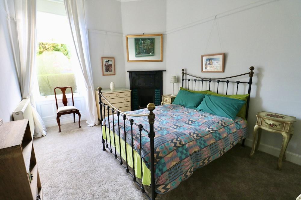 Period Deco flat in west end