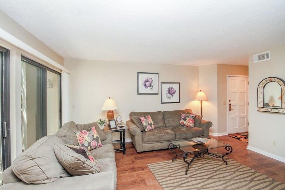 Lighthouse Tennis by Hilton Head Retreats