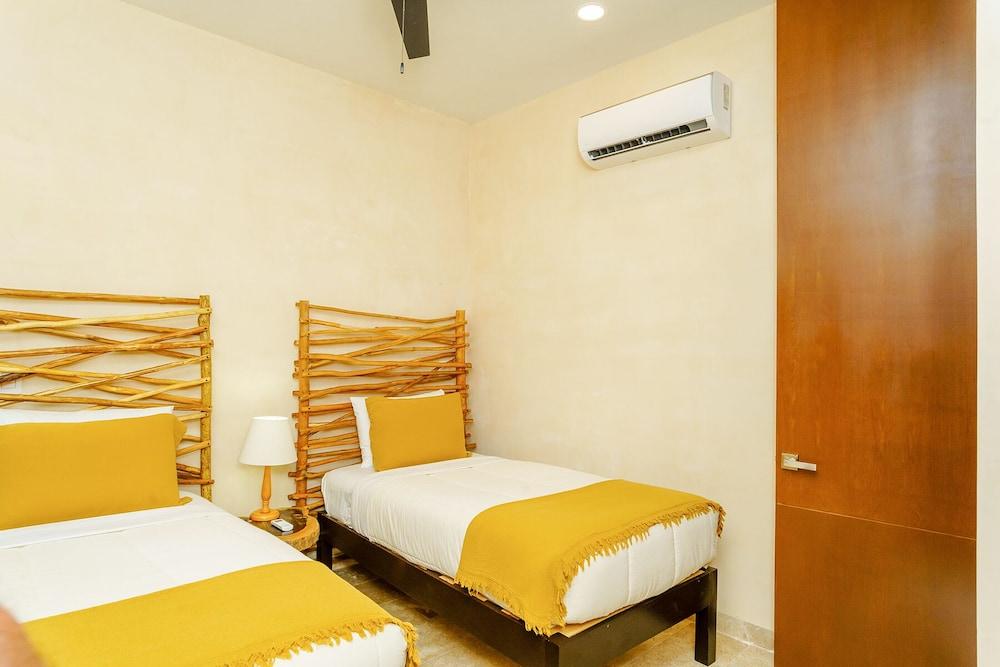 Luminous Private Pool Condo & Communal Rooftop Pool Lounge