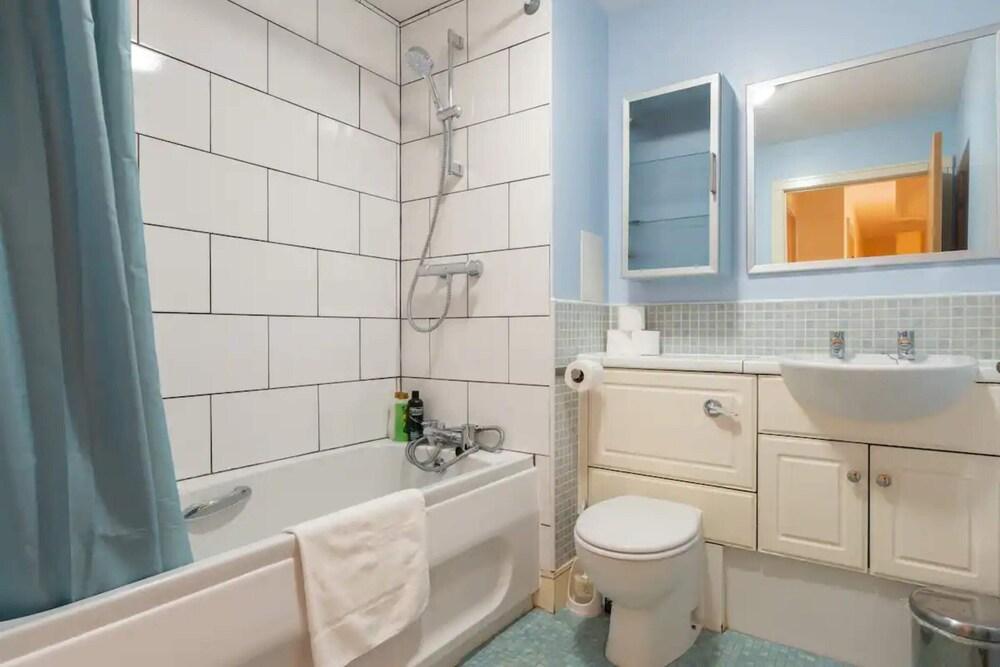 Homely 2 Bedroom Flat Close to Central Edinburgh