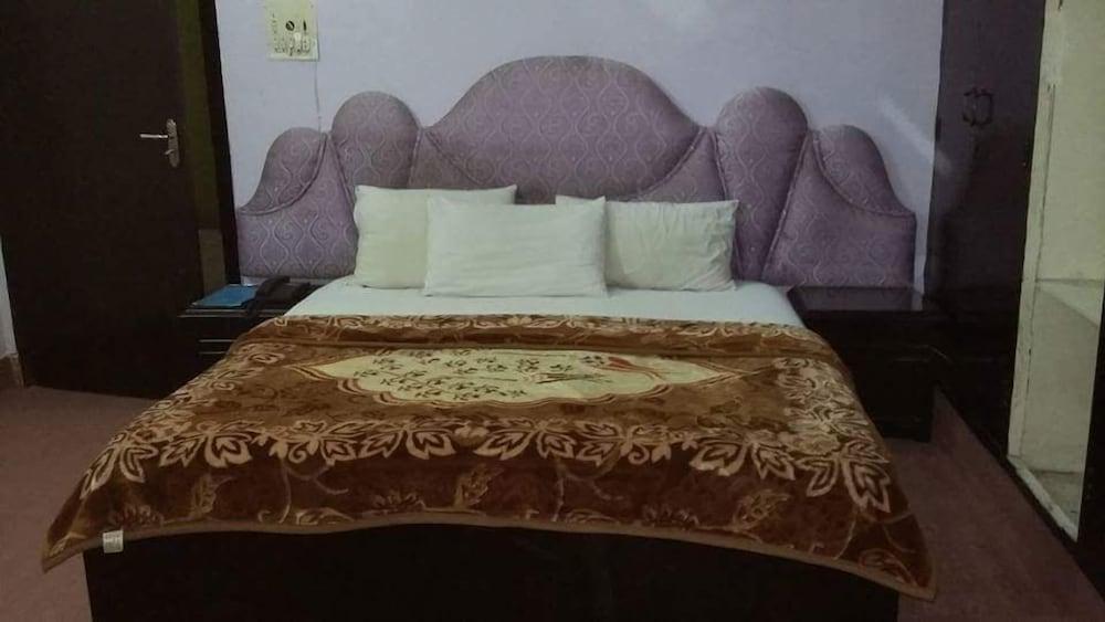 Green Lodge Guest House