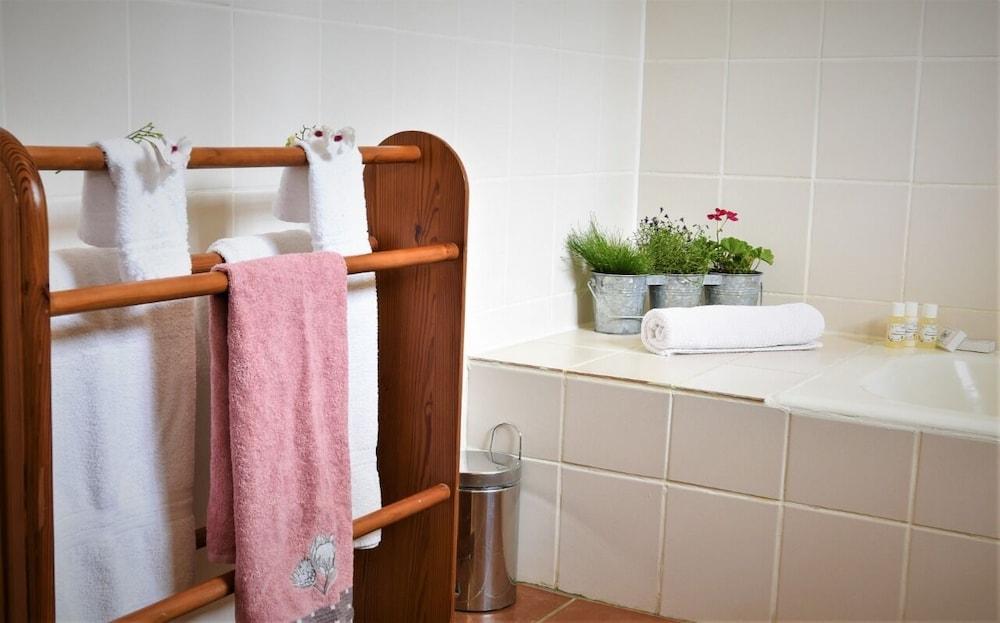 Lavender Tree Spacious Cottage for 2-3 People