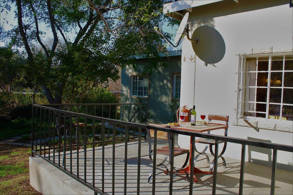 Sweet Thorn Tree Spacious Cottage for 2 People With Great Terrace!