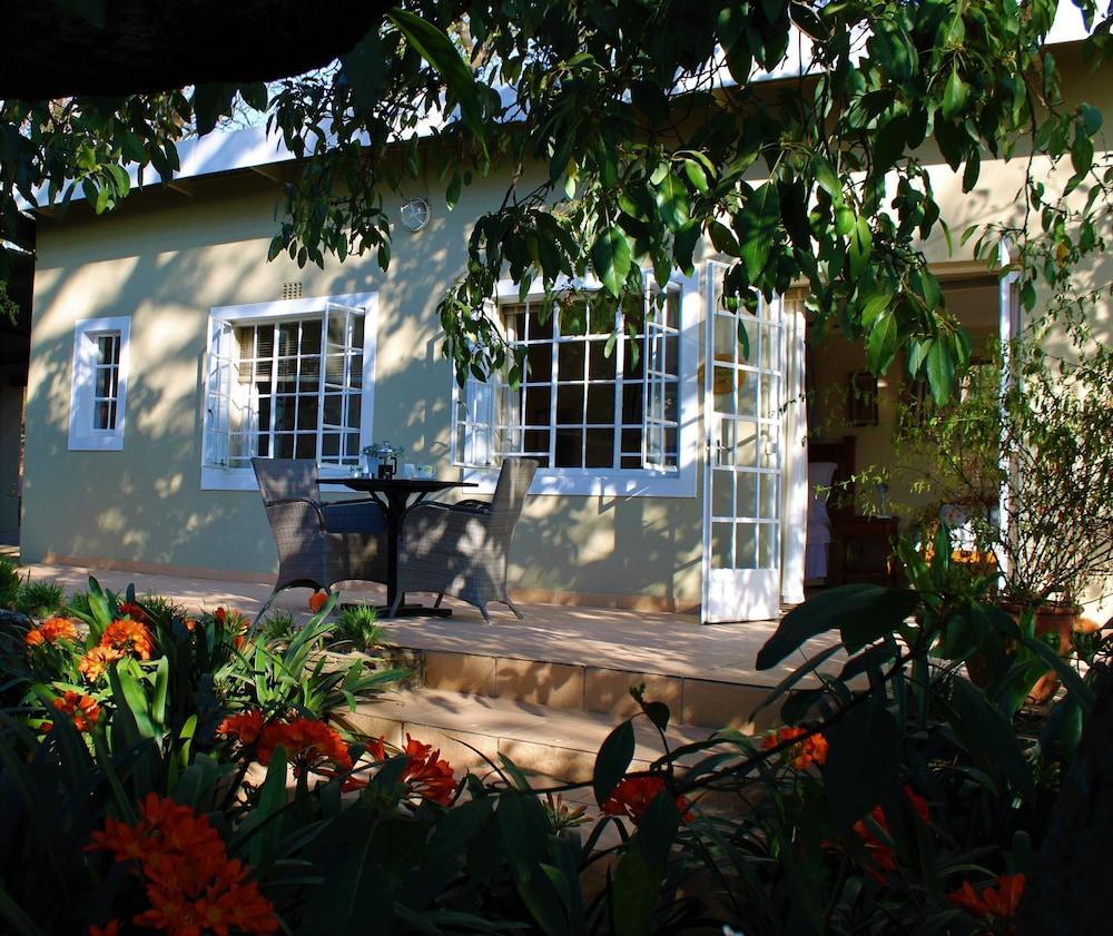 Charming Yellowwood Cottage for 2 People in Spacious Garden!