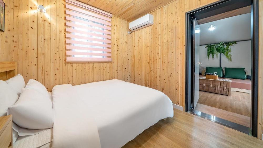 Gapyeong Ddobagi Pet & Spa Glamping