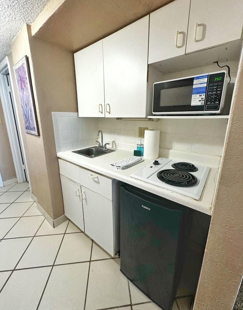 Hawaiian Inn Studios